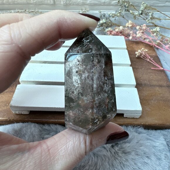 Small Garden Quartz Polished Point - Picture 4 of 8